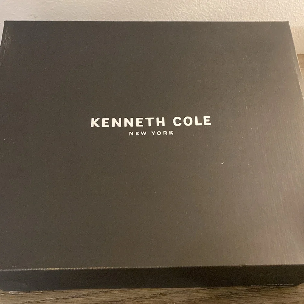 NIB [Kenneth Cole New York] Radell Lace-Up Lug Hiking Boots Olive Womens 5.5 - Picture 9 of 10